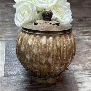 Decoative Box , Tuscan style round with lid